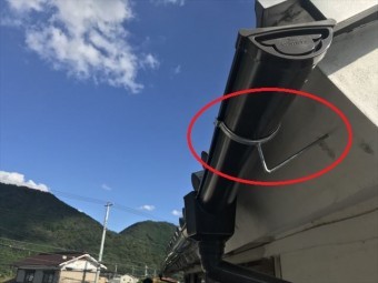 軒樋の支持金具
