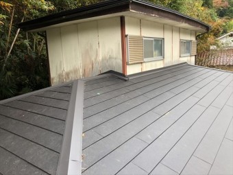 スーパーガルテクトにカバー工法した屋根