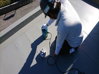 明石市の塩ビ防水シートの固定用ディスクへの熱融着