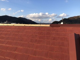 交換途中の棟板金