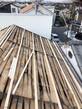 加古川市の瓦撤去後の野地板の下地