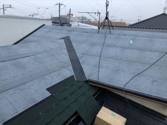 屋根 葺き替え作業中