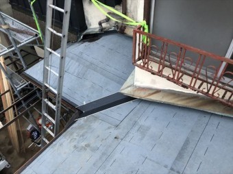 加古川市のアスファルトシングル施工の谷板金