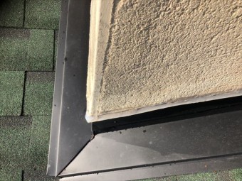 加古川市でアルマ葺き替えの雨押え板金のコーキング