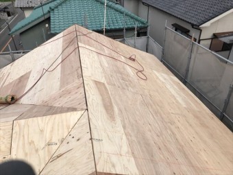たつの市の葺き替え工事の野地板増し張り