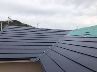 たつの市の葺き替え工事のスーパーガルテクトの施工