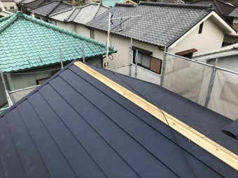 たつの市の葺き替え工事の棟下地の施工