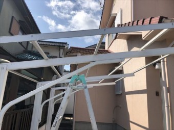 たつの市の足場施工の為のカーポートの波板取外し