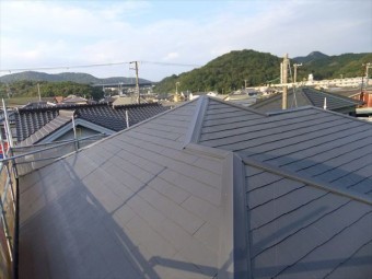 塗装完了後のスレート屋根