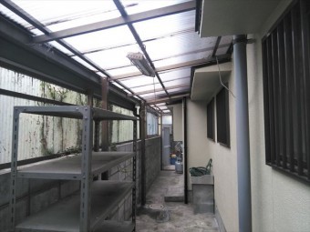 姫路市飾磨区の足場撤去後の波板復旧