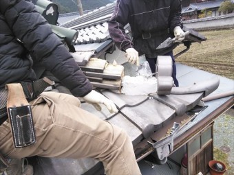 神崎郡神河町の鬼瓦の復旧作業の写真