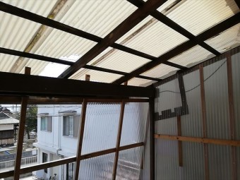 加古川市の雨漏りしているベランダの内部の写真