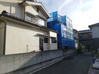 加古川市で足場の養生シート作業