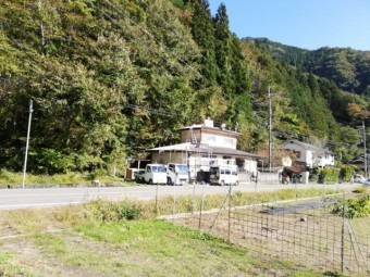 宍粟市千種町で屋根改修工事の全景