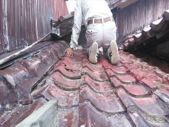 加古川市の傷んだ破風板の調査