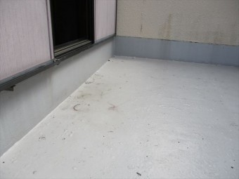 ベランダ雨漏り