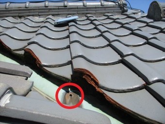 たつの市の穴が開いてしまった銅製の谷板金