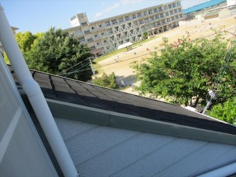 明石市の急勾配なカラーベストの屋根