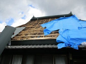 神河町のトタンの荷揚げ