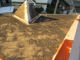 色褪せたスレート屋根