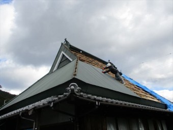 神河町の急勾配の屋根の復旧