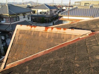 劣化して錆びてしまった谷樋