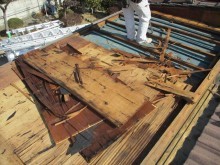 加西市の腐った野地板の撤去