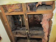 姫路市の小屋梁の雨染み