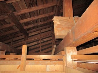 姫路市の屋根裏の野地板の雨染み