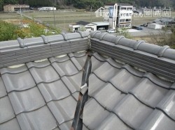 夢前町の雨漏り調査の谷板金部分
