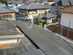 姫路市でカラーベストからガルバリウム葺き替え工事の太陽光パネルの撤去