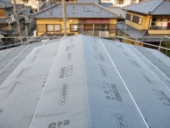 姫路市のカラーベストからガルバリウム葺き替えのルーフィング施工