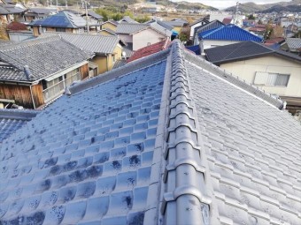 加古川市の雨漏り無料点検の大屋根の瓦屋根の状態