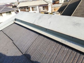 加古郡播磨町の雨漏り無料点検の棟板金の隙間