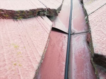 たつの市の雨漏り点検の台風での谷板金浮き上がり
