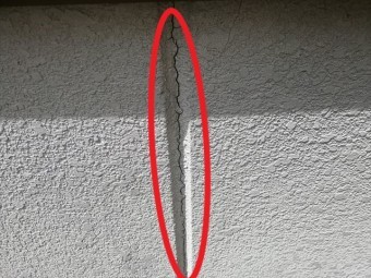 三木市のALC目地のシーリング劣化のひび割れ