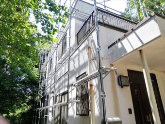 三木市の外壁塗装の足場の施工完了の写真
