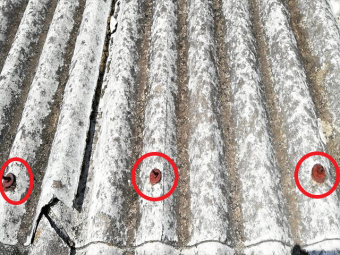 揖保郡太子町のスレート屋根の錆びたボルト