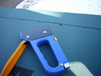 防水シート タッカー留め