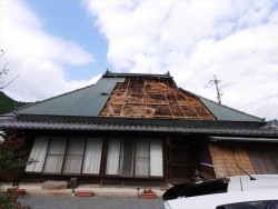 神河町の屋根の台風被害後の写真