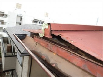 金属屋根 浮き
