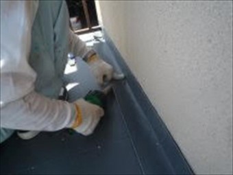 姫路市の塩ビシート防水の熱融着作業