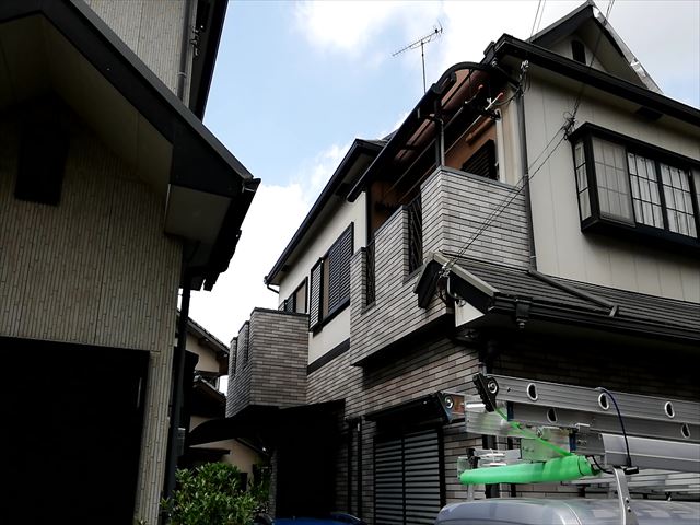 加古川市で破風板交換工事のカーポート屋根一時撤去