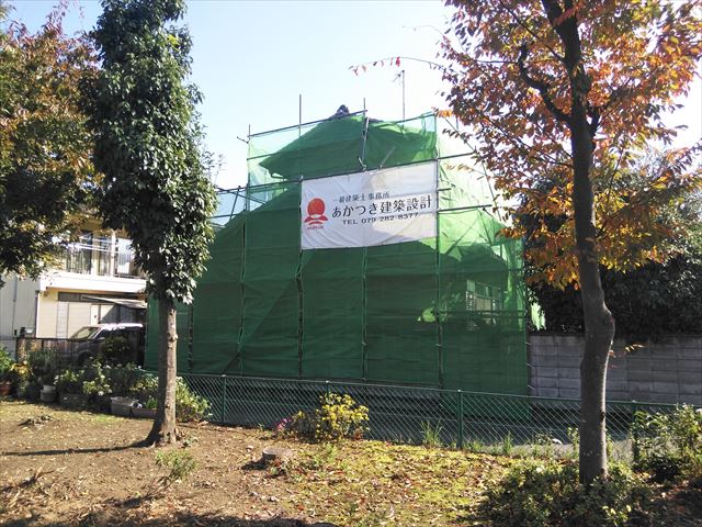 姫路市外壁塗装の足場と看板シート
