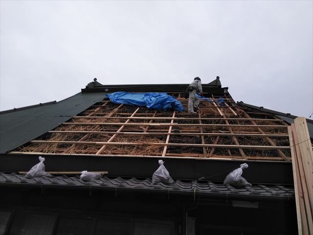 神河町の茅葺き屋根の下地復旧