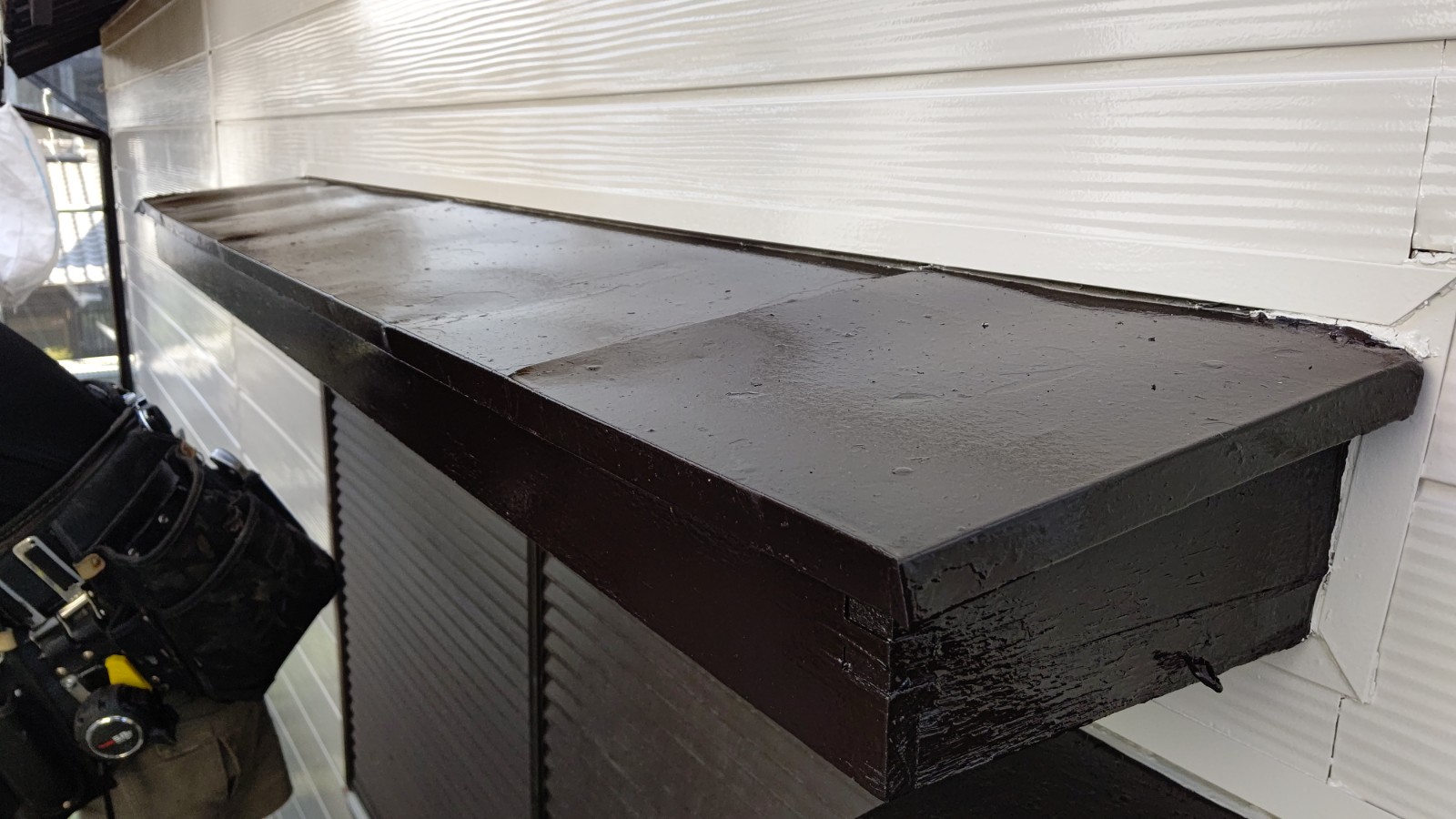高砂市で屋根・外壁塗装工事現場より、庇板金交換依頼。
