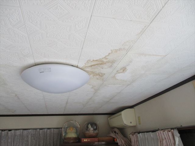 加古川市での天井からの雨漏りの雨染み
