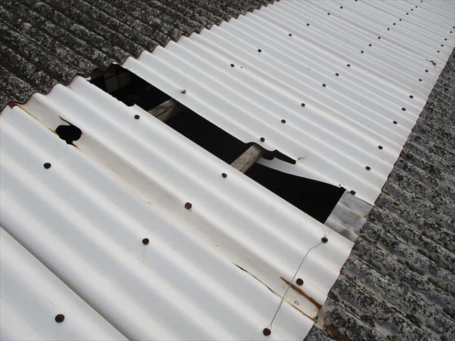 加西市のスレート屋根の倉庫の調査