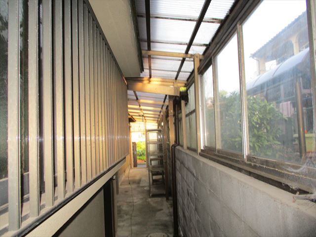 姫路市外壁塗装で倉庫の波板撤去前