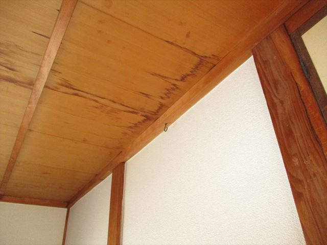 姫路市の雨漏りの天井の雨染み